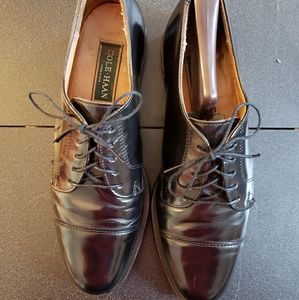 Cole Hann Black cap toe dress shoes